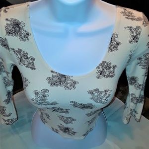 XS- BEIGE AND BLACK TOP